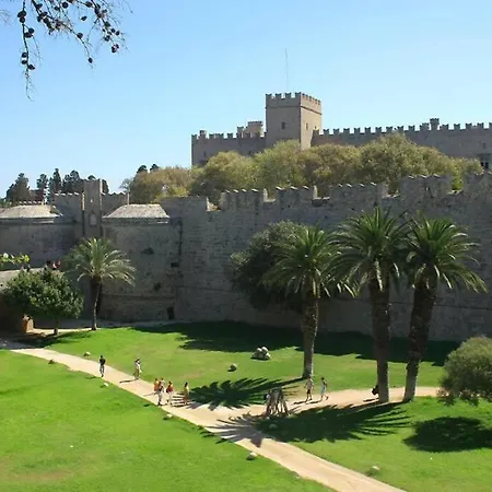 Ioli's - Medieval Town Semesterbostad *